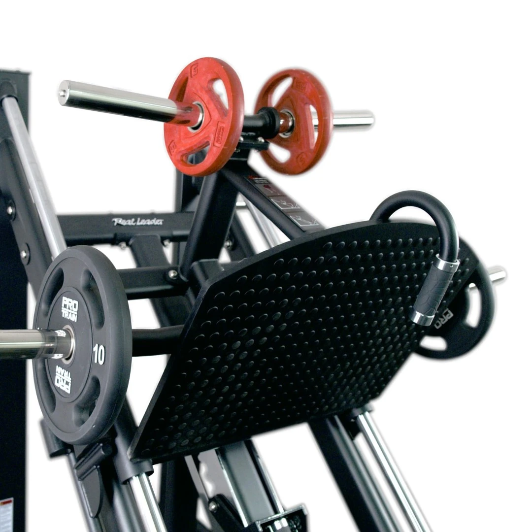 Жим ногами под углом 45 на свободных весах Realleader FM-1024D (матовая черная рама, черная обивка с белой строчкой)