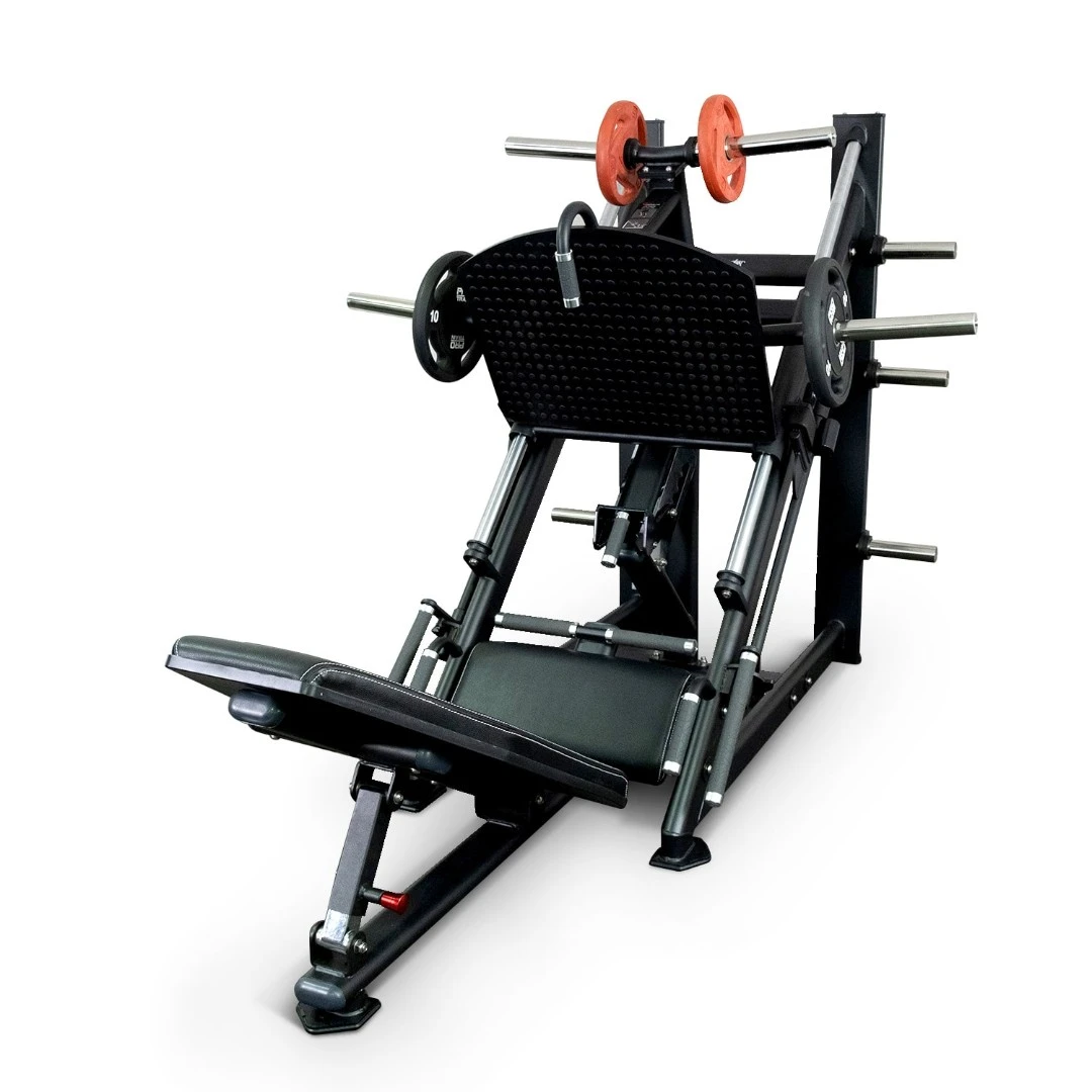 Жим ногами под углом 45 на свободных весах Realleader FM-1024D (матовая черная рама, черная обивка с белой строчкой)