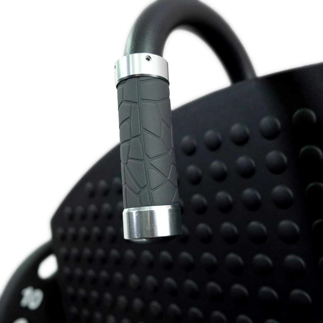 Жим ногами под углом 45 на свободных весах Realleader FM-1024D (матовая черная рама, черная обивка с белой строчкой)