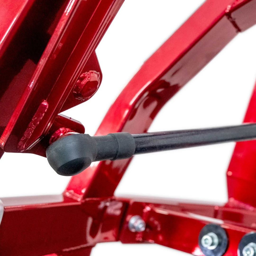 Грудной жим сидя на свободных весах Realleader LD-1001 (HSPro-1001) (черно-красная рама, черная обивка)